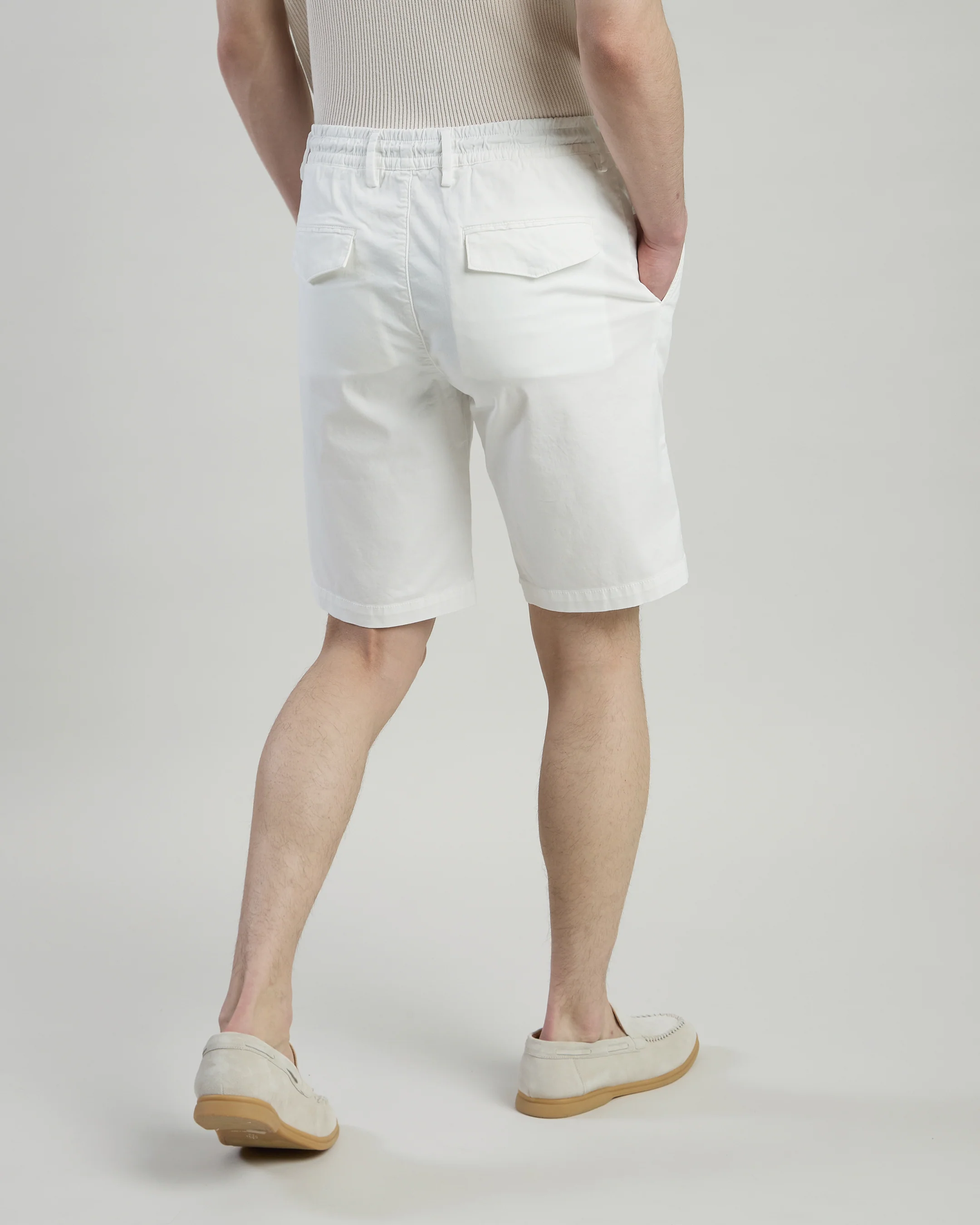 Bermuda Jogger in Cotone Tinto in Capo da Uomo - Image 2