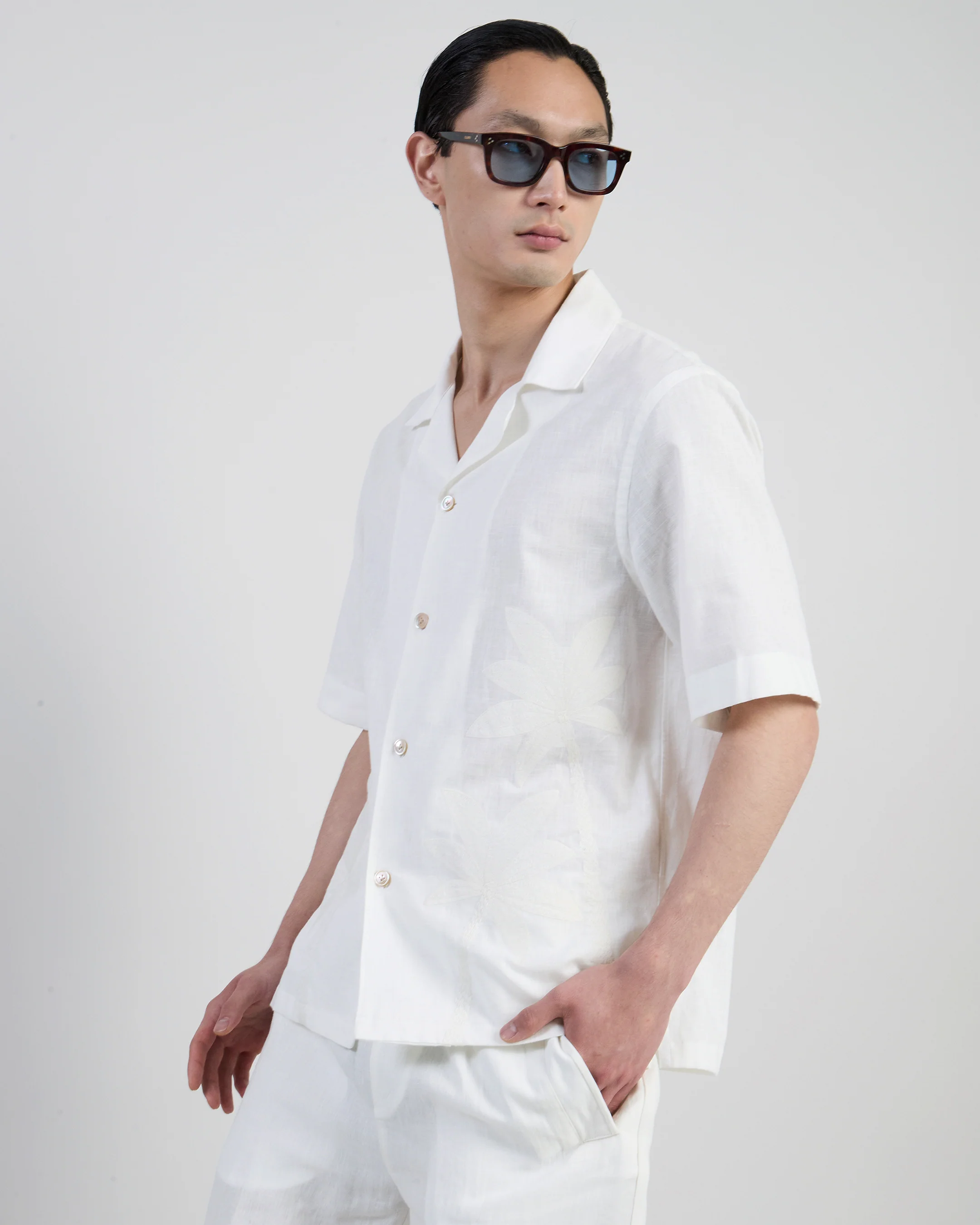 Camicia in Cotone con Ricamo e Collo Bowling