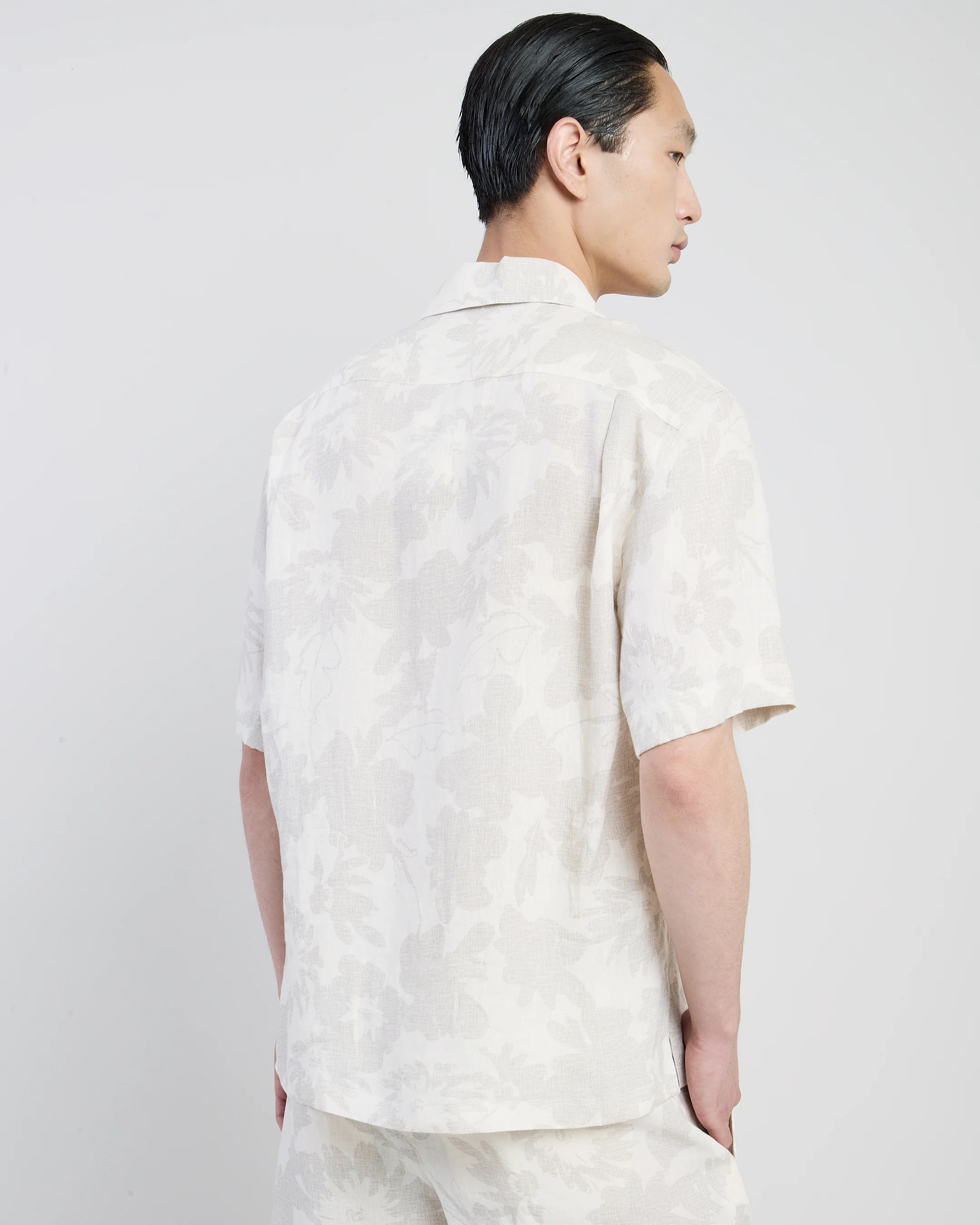 Camicia in Lino a Manica Corta con Collo Bowling - Image 2