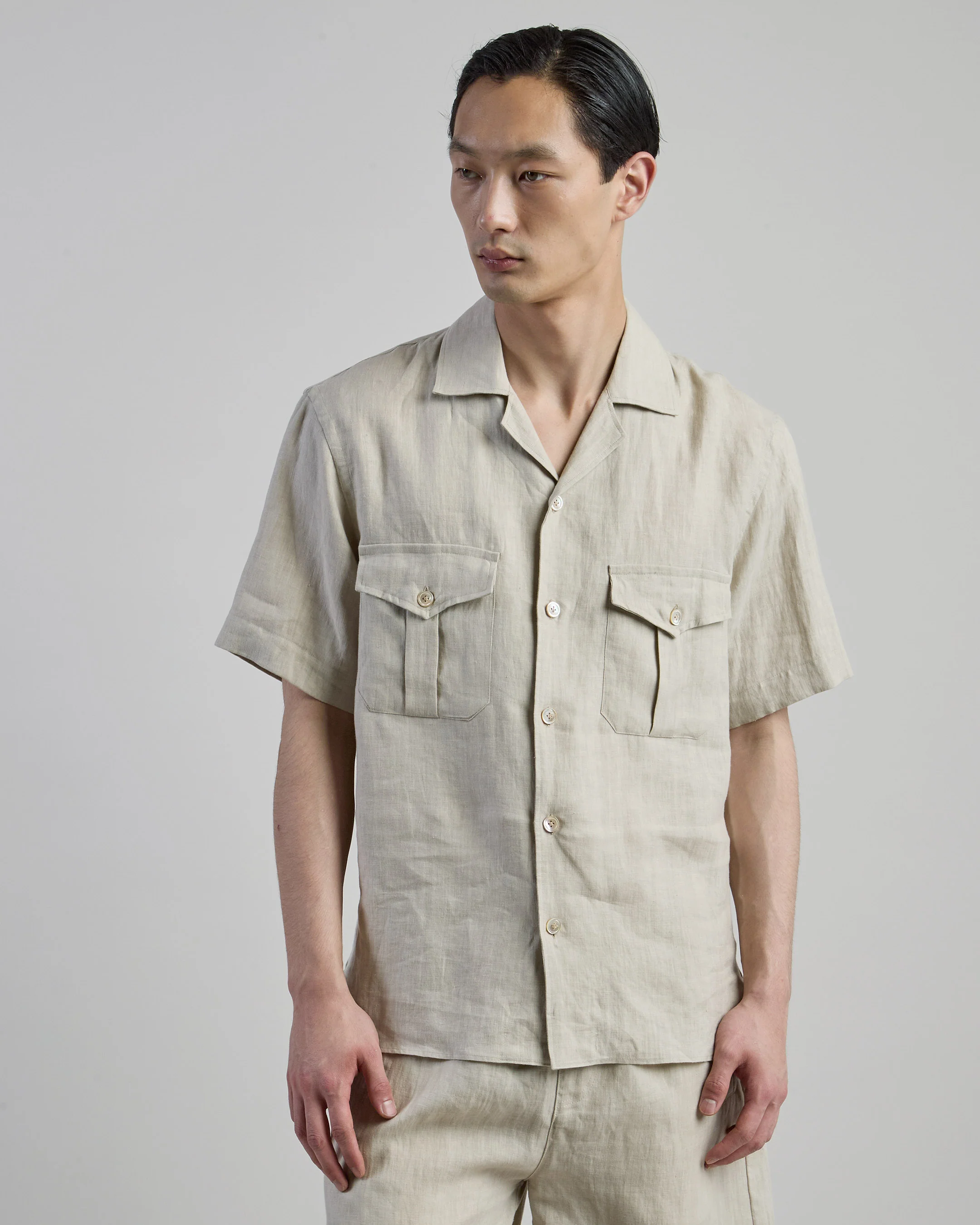 Camicia in Lino con Collo Bowling e Tasche Militari