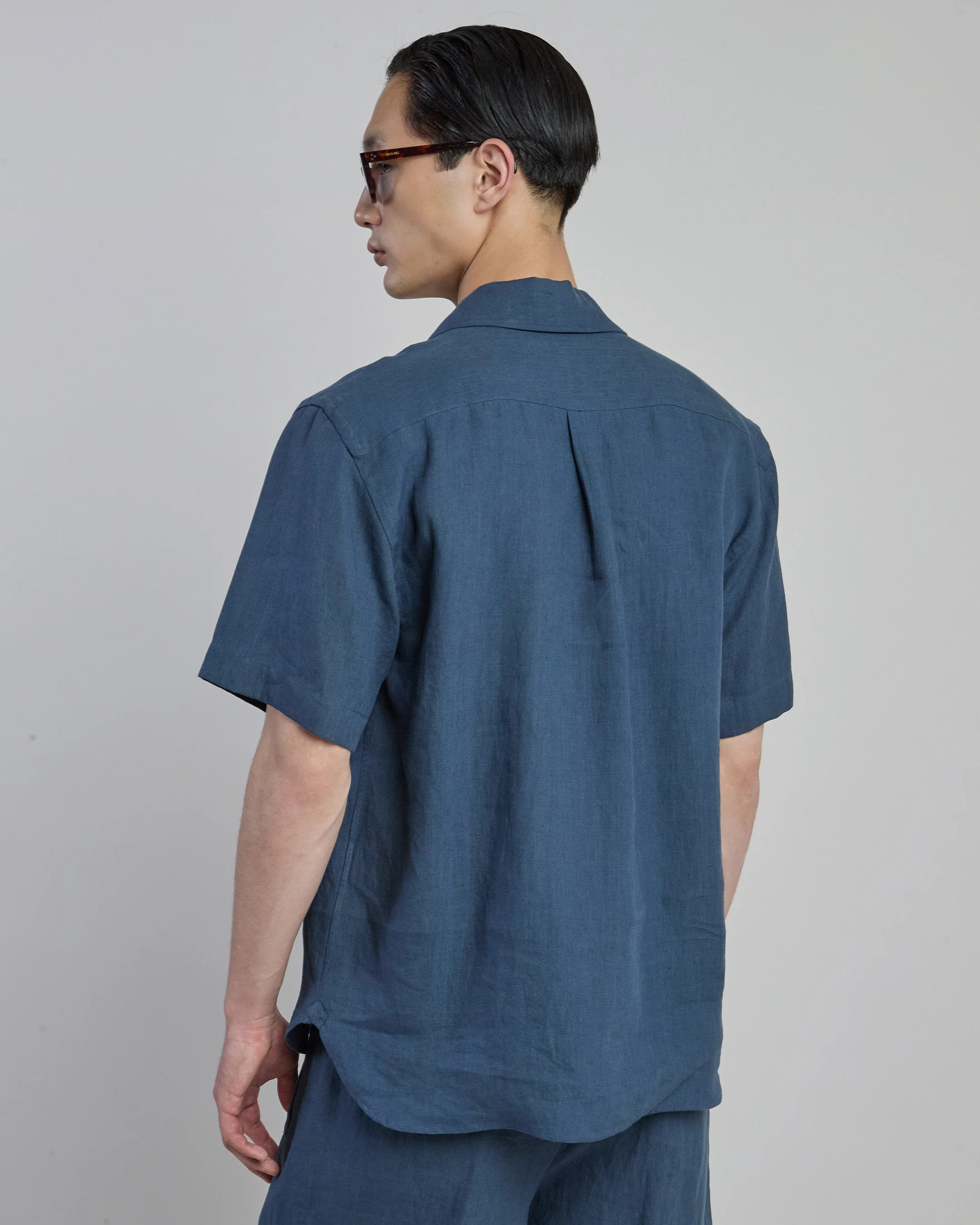 Camicia in Lino con Collo Bowling e Tasche Militari - Image 10