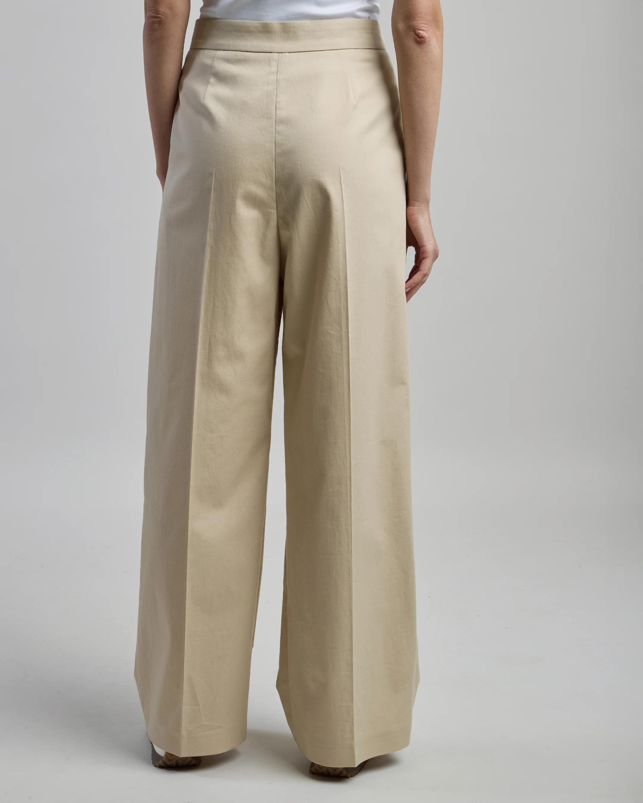 Pantalone Donna in Cotone Stretch a Vita Alta e Pinces - Image 2